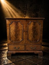 STUNNING ANTIQUE BURR WALNUT