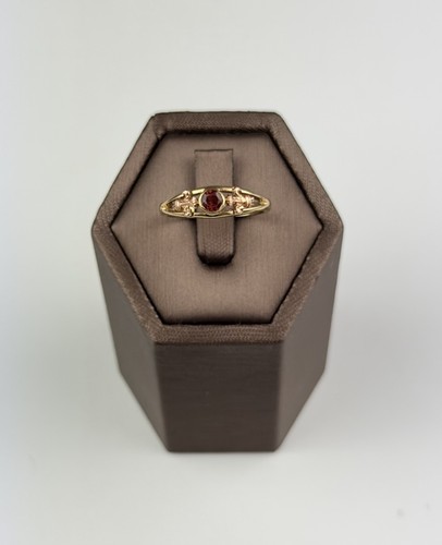 Garnet 9ct gold ring vintage - garnet,