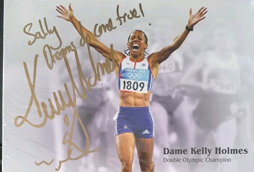 Photo signed dame kelly - by,