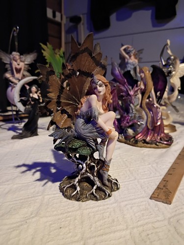Sitting fairy feather - sitting,
