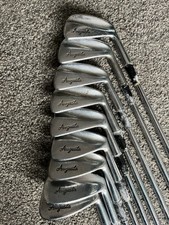 Wilson Augusta Irons 3-9 + SI