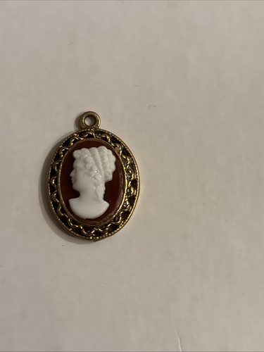 Vintage gold tone cameo - cameo, ornate