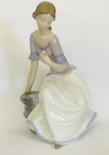 NAO BY LLADRO SPRING