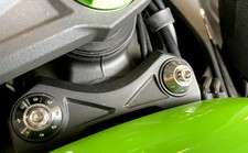 SUZUKI GSX1300R HAYABUSA 1999 - 2015  FUEL TANK RETAINER BOLTS KIT  TITANIUM GR5