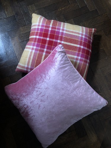 Laura ashley cushions - 2x,