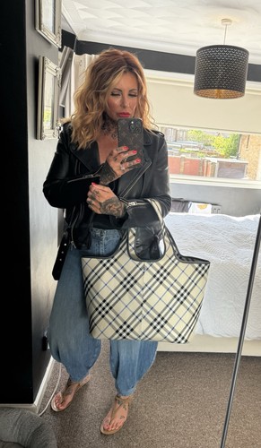 Burberry tote - burberry,