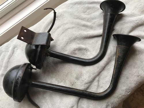 Antique dual trumpet electric - antique,