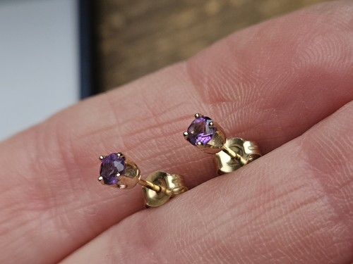 14ct solid gold - , stud