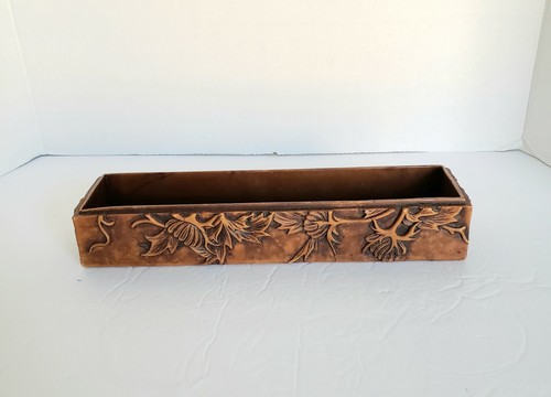 Vintage resin carved trinket - carved,