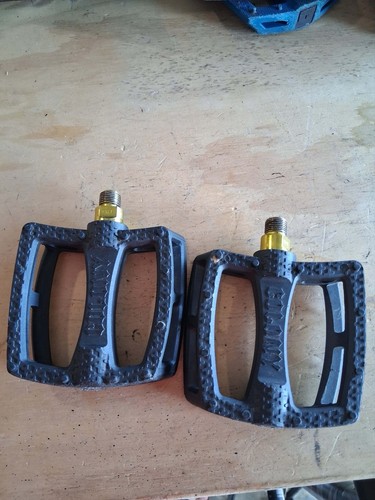 Black gold colony bmx pedals - black/gold,