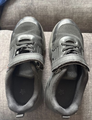 Boys sporting trainers - boys, 1