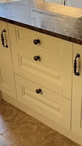 Cream shaker kitchen - , doors
