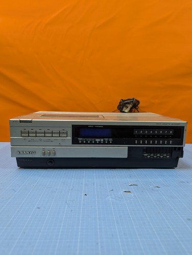 Vintage sanyo vcr - vintage,