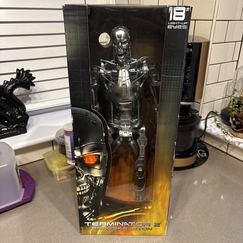 Neca reel toys - neca, t2