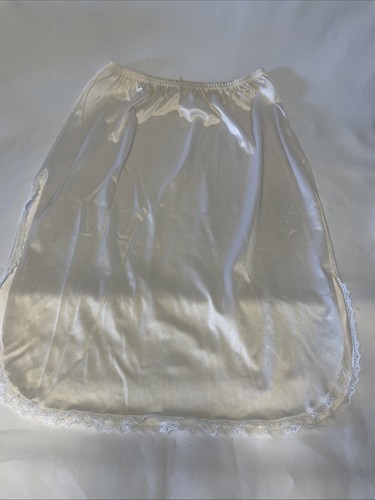 Vintage vanity fair beige size - vanity,