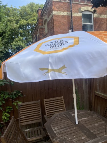 Old golden hen - golden, beerparasol