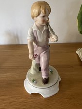 Goebel Lore 239 Figurine –