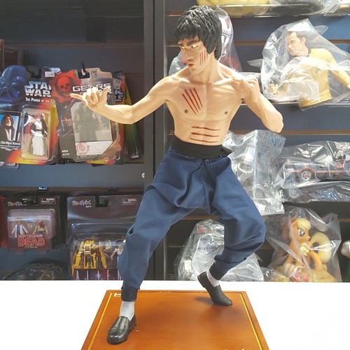 Bruce lee scale - 1/4, statue