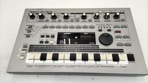 Roland 303 groovebox ac - w/,