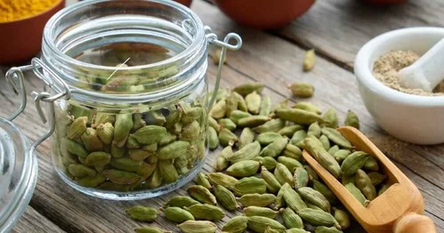 Organic green cardamom - green, pods