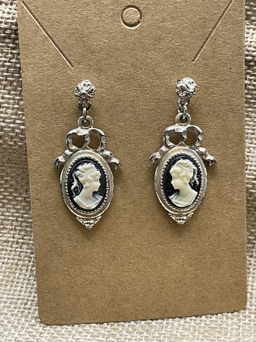Vintage cameo dangle earrings - cameo,