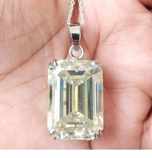 14k White Gold 9CT Emerald Cut