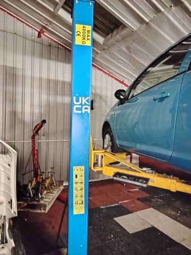 Post car lift garage - car,