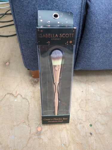 Foundation brush isabella - foundation, by