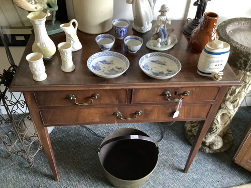 Georgian walnut lowboy with - lowboy,