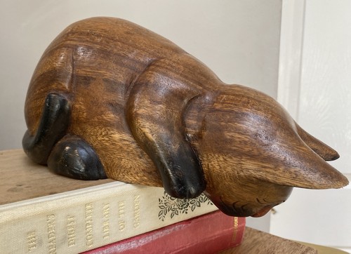 Vintage hand carved wooden cat - hand,