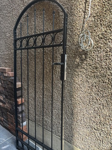 Solid alley side entrance - solid,