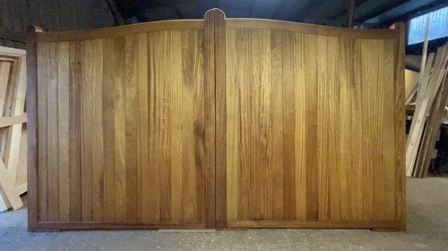 Wooden driveway gates hardwood - wooden,