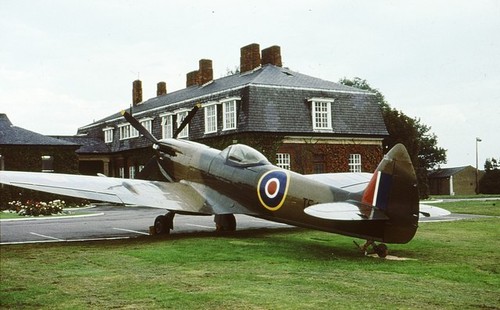 Photo 6x4 spitfire - spitfire, outside