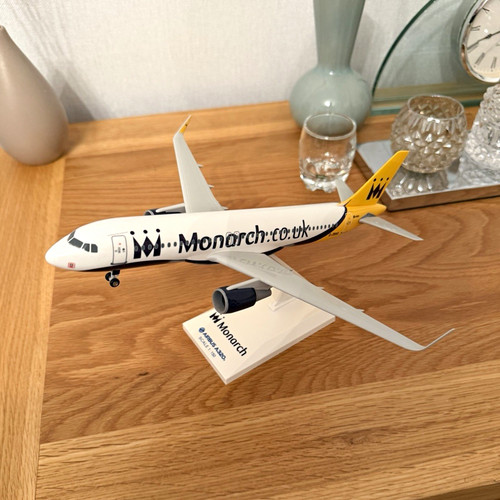 Monarch airlines airbus a320 - airbus,