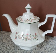 JOHNSON "ETERNAL BEAU" TEAPOT