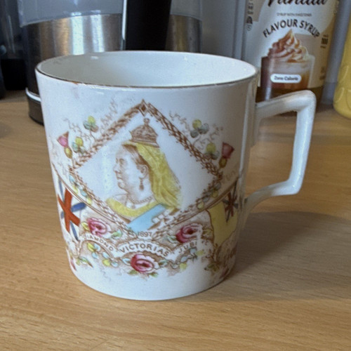 Unmarked queen victoria - unmarked,
