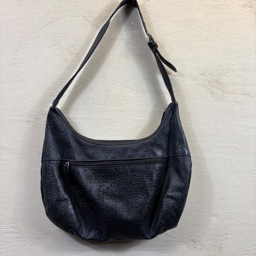 Stone mountain black embossed - black,