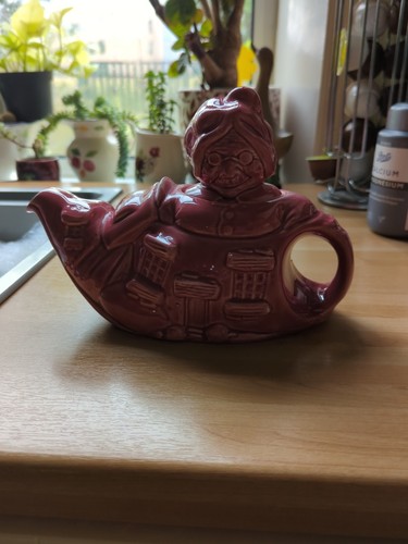 Lingard mother hubbard teapot - mother,