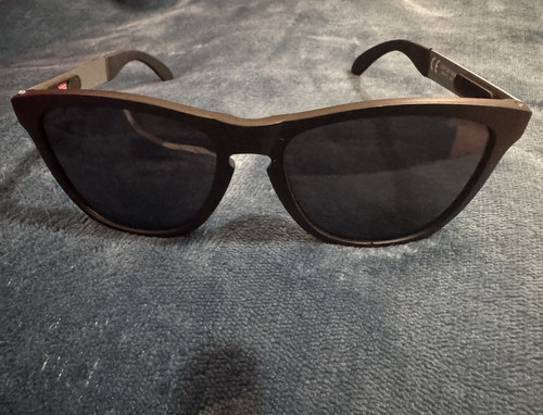 Authentic oakley frogskins - authentic,