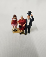 OO GAUGE BRIDE & GROOM FIGURE with CHILD hand painted