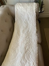 Vintage Jacquard Country Cottage Bedspread White Tassell Trim  Approx 70 x 90"