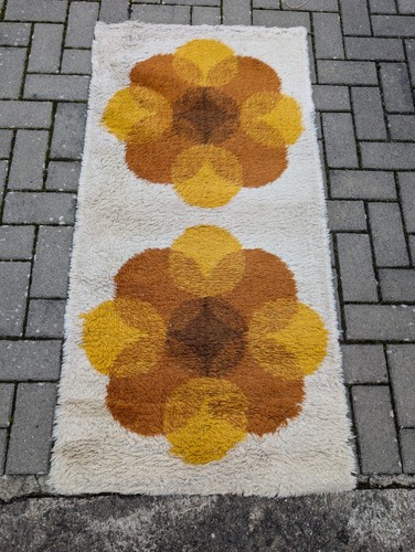 Vintage carpet rug shag - carpet,