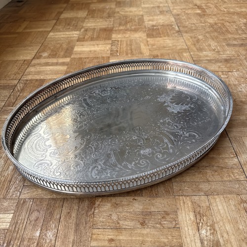Vintage large oval cavalier - large,