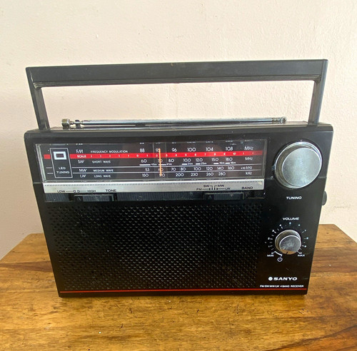 Sanyo 8801 portable radio - 8801,