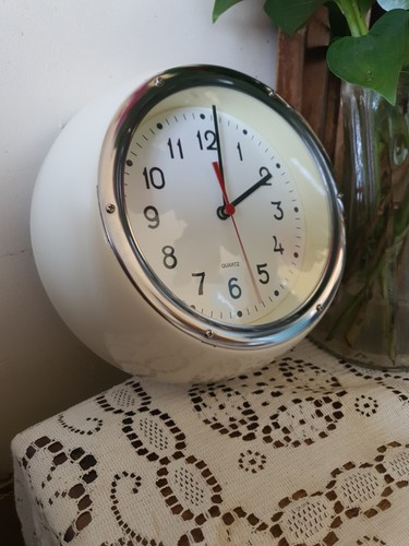 Retro cream bubble wall - retro,