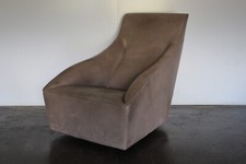 Peerless Molteni & C “Doda” Armchair in Pale-Walnut Brown Leather