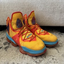 Nike LeBron 19 Space Jam Tune