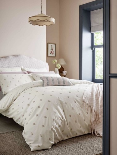 Laura ashley harthill - laura,