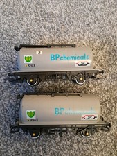 2X Hornby OO  R2181 BP Chemicals CU2 Tank Wagons