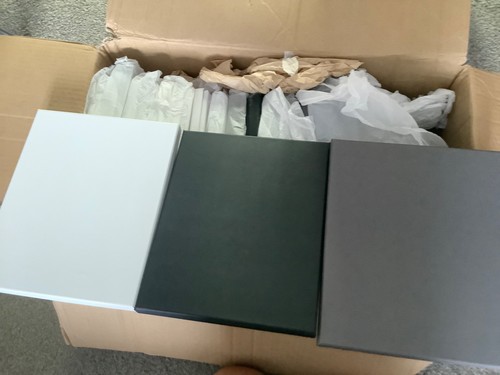 Tiny box photo - co,